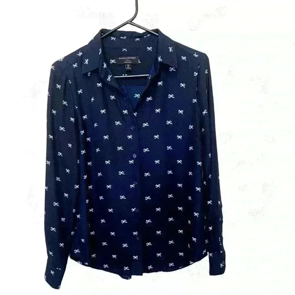 Banana Republic Navy Blue Classic Fit Button Up Professional Blouse Lightweight